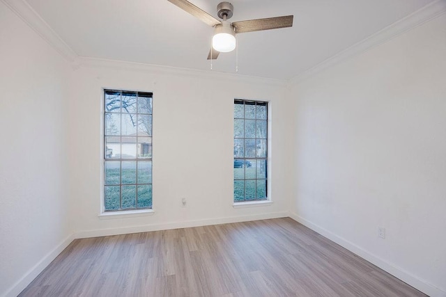 empty room with light wood finished floors, baseboards, ornamental molding, and a ceiling fan