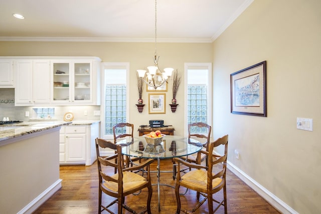 dining room featuring crown molding, recessed lighting, an inviting chandelier, dark wood-type flooring, and baseboards