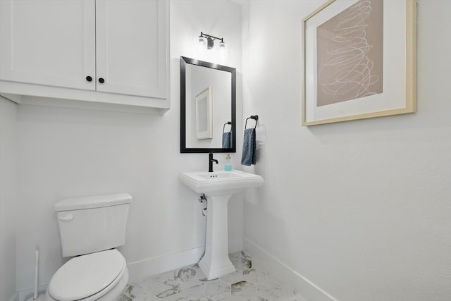 2412 Strolling Way, Argyle, TX 76226 - bathroom featuring baseboards, toilet, and a sink