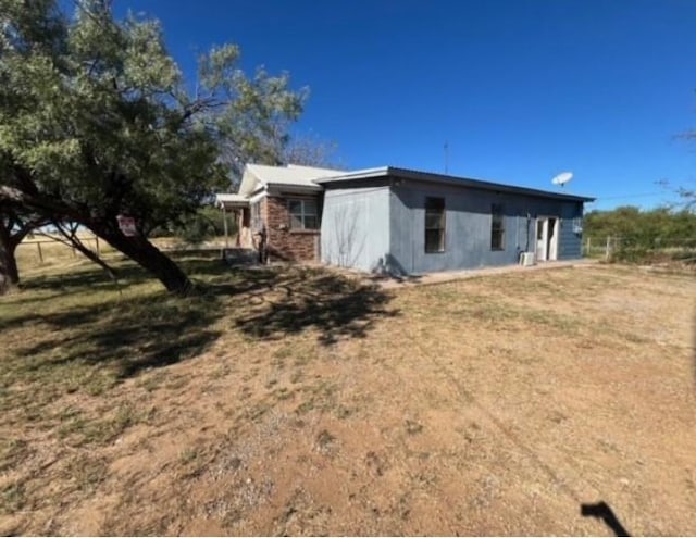 back of house featuring a yard