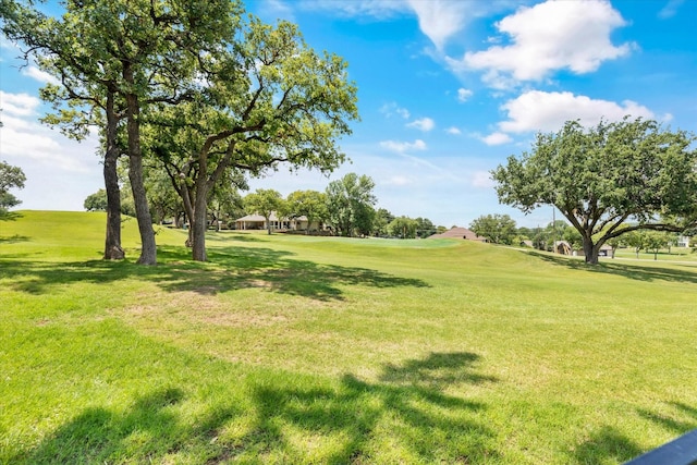 view of yard with golf course view