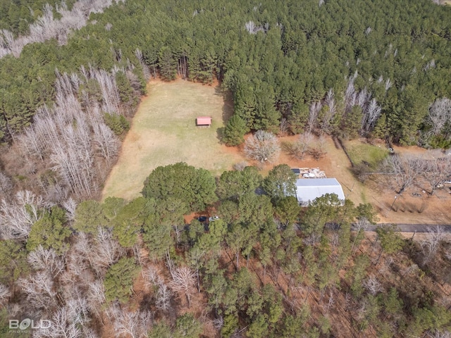 birds eye view of property featuring a forest view