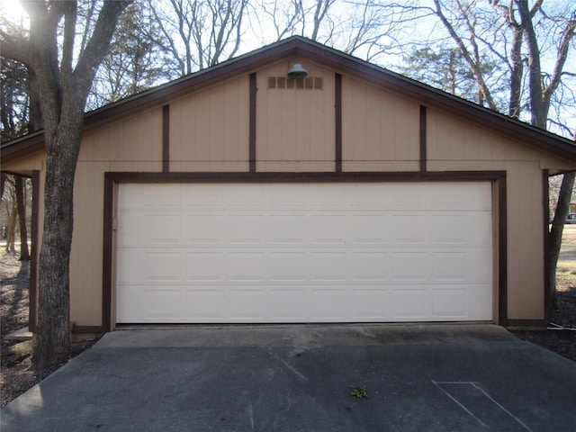 view of detached garage