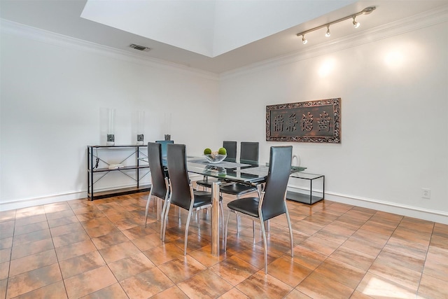 dining space with visible vents, baseboards, and ornamental molding