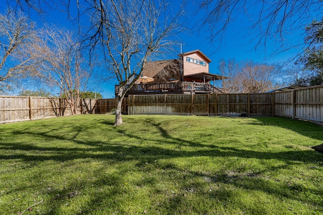 view of yard featuring a fenced backyard