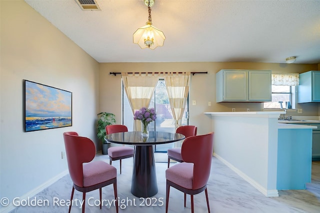 dining area with visible vents and baseboards