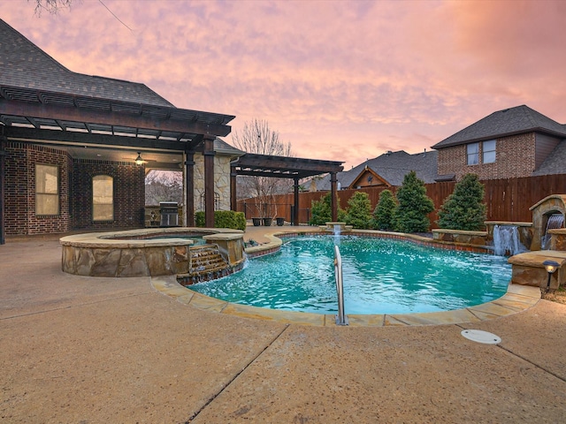 pool at dusk featuring a fenced backyard, a pool with connected hot tub, a pergola, and a patio