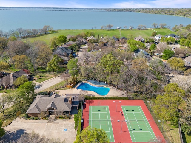 619 Loch View Ct, Rockwall, TX 75087 - aerial view of a nearby body of water and a pool