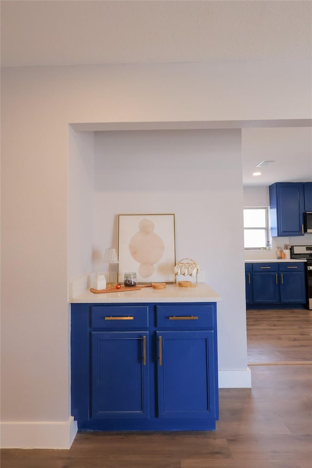 bar featuring recessed lighting, stainless steel electric range, dark wood finished floors, and baseboards