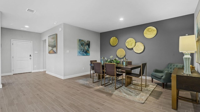 dining area featuring light wood-style flooring, recessed lighting, visible vents, and baseboards