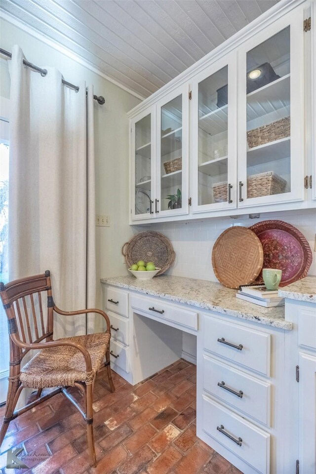 kitchen featuring stainless steel appliances, tasteful backsplash, white cabinets, a kitchen island, and a sink