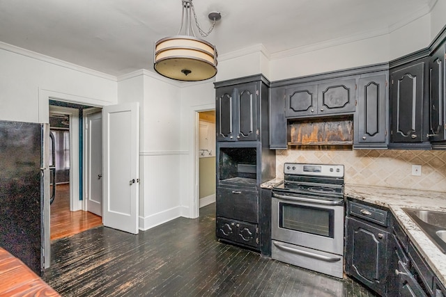 kitchen with appliances with stainless steel finishes, crown molding, hanging light fixtures, and dark wood-style floors