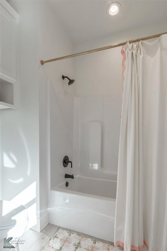 bathroom featuring shower / bathtub combination with curtain