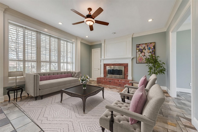 living area with crown molding, recessed lighting, a ceiling fan, and baseboards