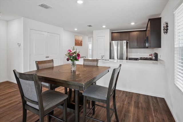 dining space with dark wood-style floors, baseboards, visible vents, and recessed lighting