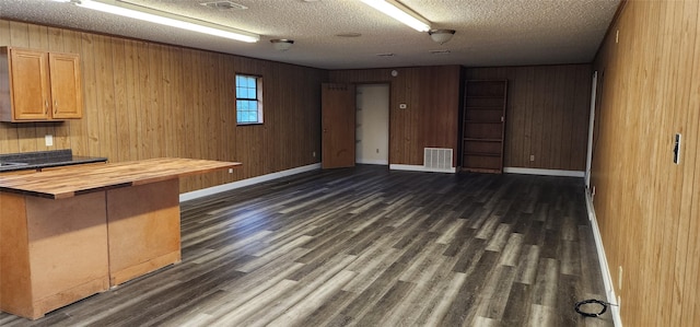 bar with baseboards, a textured ceiling, visible vents, and dark wood-style flooring