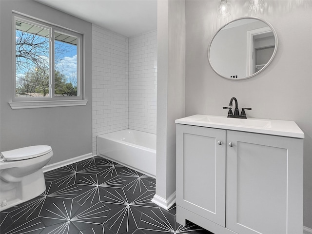 bathroom featuring a bathtub, baseboards, vanity, and toilet