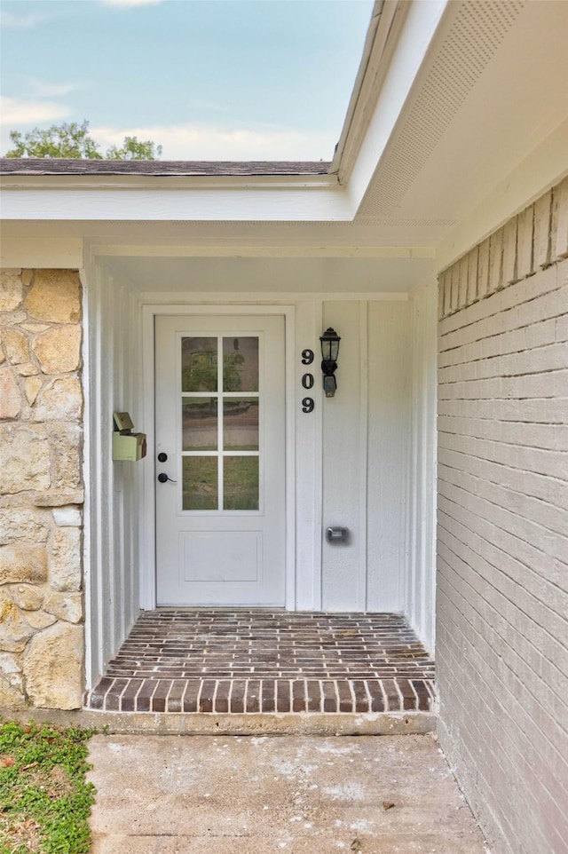 property entrance featuring stone siding