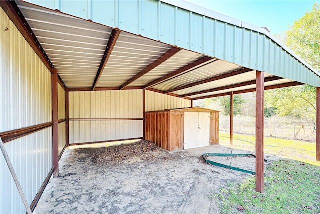 view of outdoor structure featuring an outbuilding