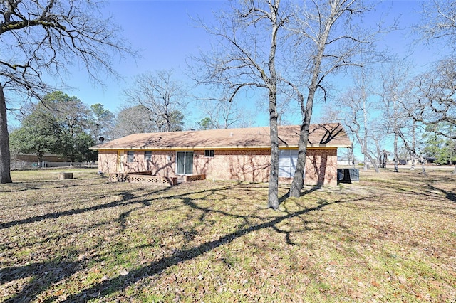 back of house featuring a yard