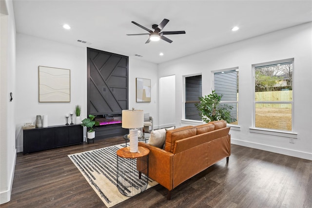 living room featuring recessed lighting, visible vents, baseboards, and wood finished floors