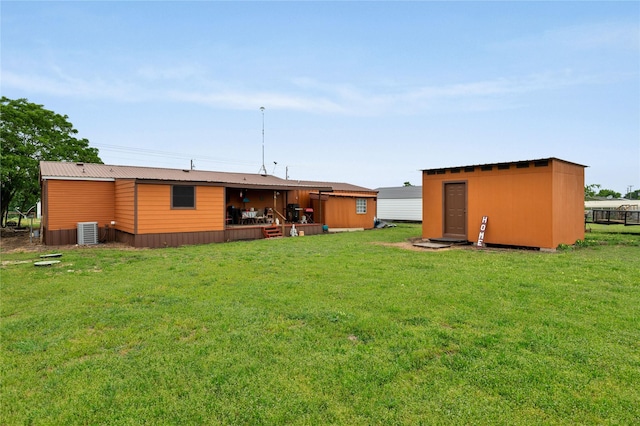 view of yard featuring central AC