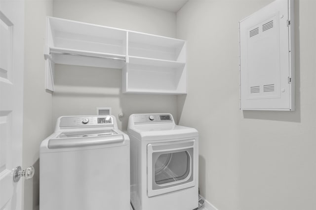 laundry room featuring laundry area, baseboards, and washer and clothes dryer