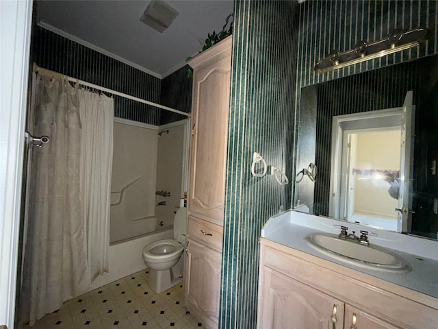 bathroom with shower / bath combo, vanity, toilet, and wallpapered walls