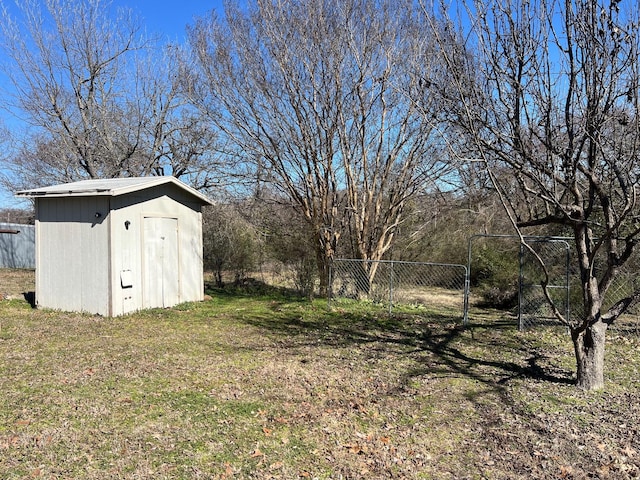 view of yard with a storage shed, an outdoor structure, and fence