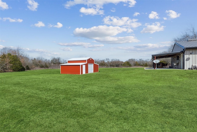 view of yard featuring an outbuilding and a detached garage