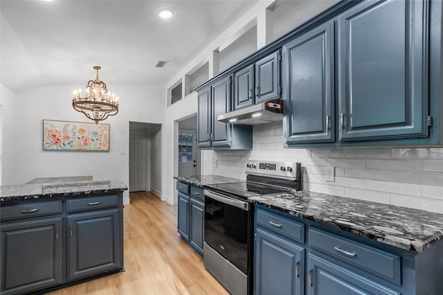 230 Holder Trl, Mckinney, TX 75071 - kitchen featuring electric range, under cabinet range hood, blue cabinets, backsplash, and vaulted ceiling
