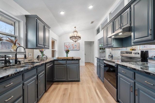 kitchen featuring hanging light fixtures, stainless steel appliances, gray cabinetry, under cabinet range hood, and a sink