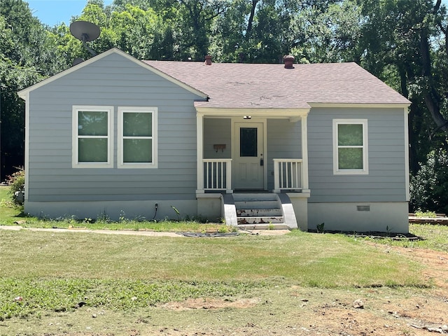 138 Whippoorwill Dr, Dallas, TX 75224 - bungalow-style house featuring a front yard and a shingled roof