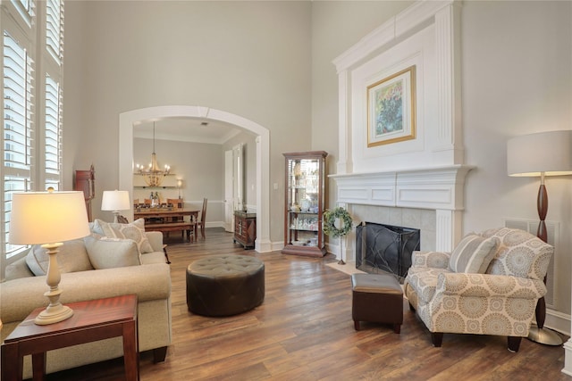 5224 N Meadow Ridge Cir, Mckinney, TX 75072 - living area featuring a high ceiling, plenty of natural light, wood finished floors, and arched walkways