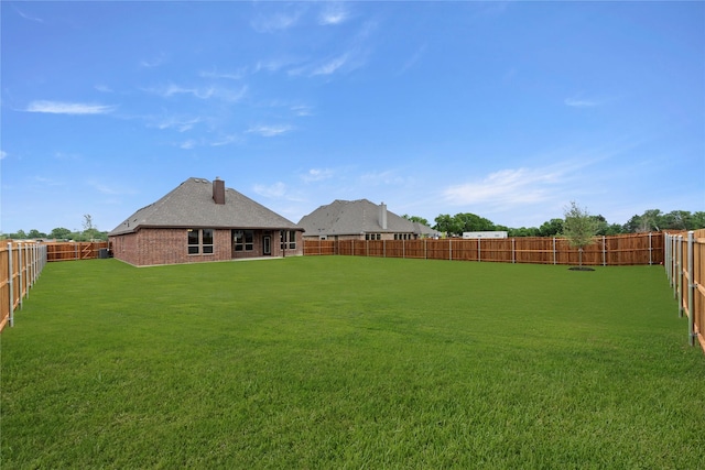 view of yard featuring a fenced backyard