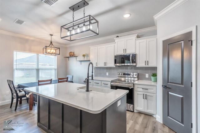 7001 Coldwater Dr, Abilene, TX 79601 - kitchen featuring stainless steel appliances, a chandelier, light countertops, white cabinets, and tasteful backsplash