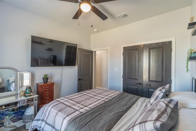 bedroom with a ceiling fan, a closet, and visible vents