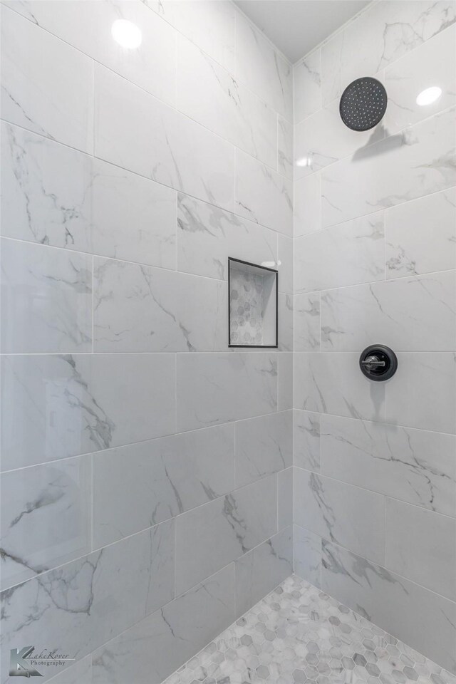 7001 Coldwater Dr, Abilene, TX 79601 - bathroom with tiled shower