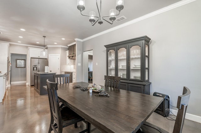 dining room with crown molding, recessed lighting, visible vents, and baseboards