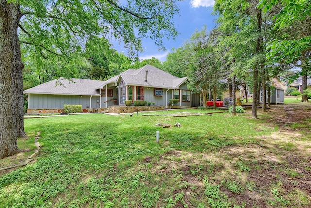 ranch-style house with a front yard