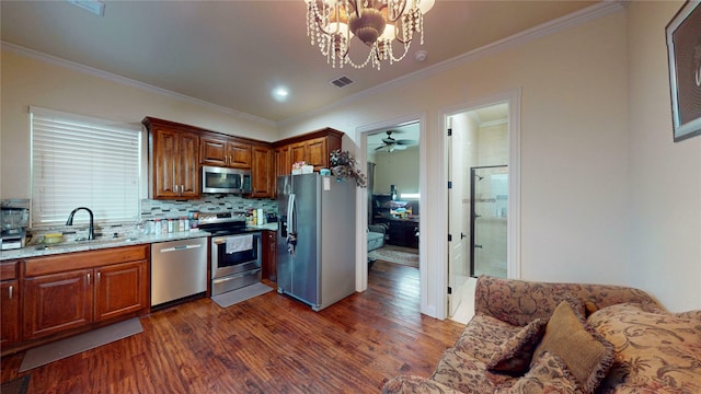 kitchen with stainless steel appliances, a sink, visible vents, dark wood-style floors, and tasteful backsplash