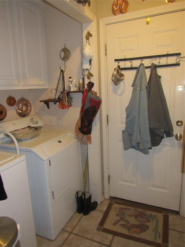 clothes washing area with washing machine and dryer and light tile patterned floors