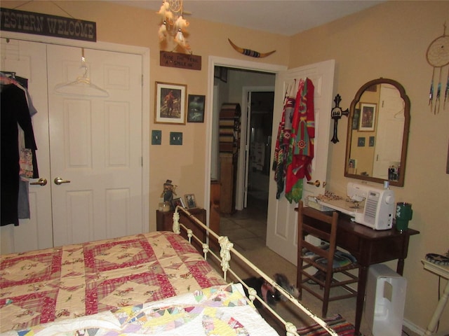 bedroom with a closet