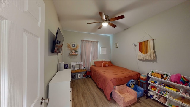 bedroom featuring a ceiling fan and light wood-style floors