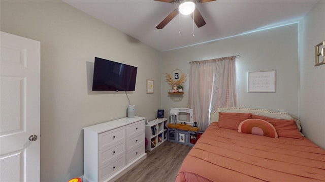 bedroom with light wood-style flooring and ceiling fan