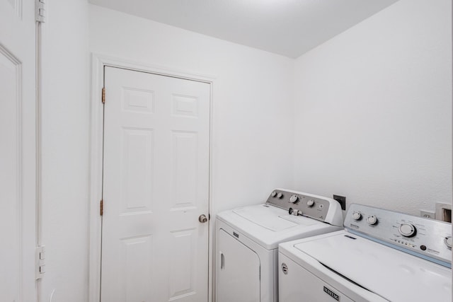 laundry room with laundry area and washing machine and clothes dryer