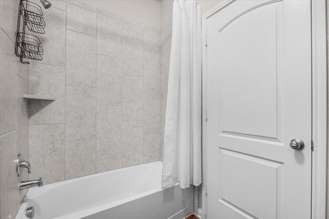 full bath with shower / tub combo with curtain