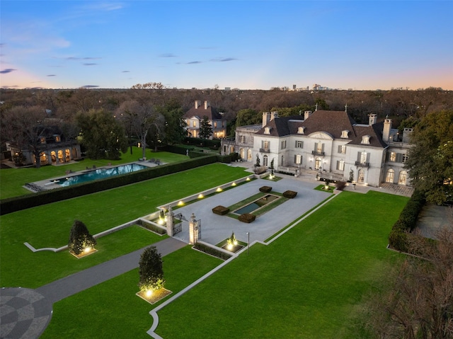 birds eye view of property with a residential view