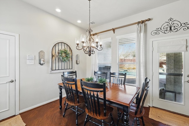 dining area featuring dark wood-style floors, a notable chandelier, recessed lighting, visible vents, and baseboards