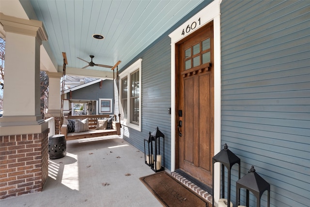 property entrance with ceiling fan and a porch